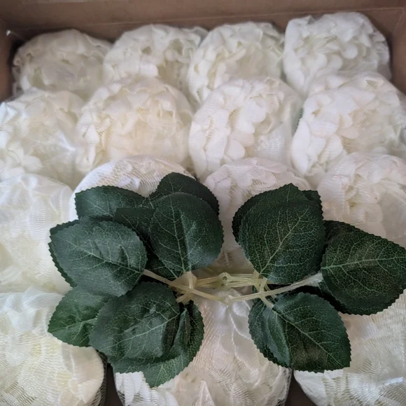 Ivory Ling's Moment Floral - Picture 2 of 2